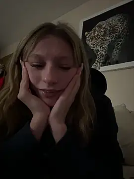 Snapshot of hyperafterdark chatting on 03/03/26, 01:34 hyperafterdark online show from 03/03/26, 01:34