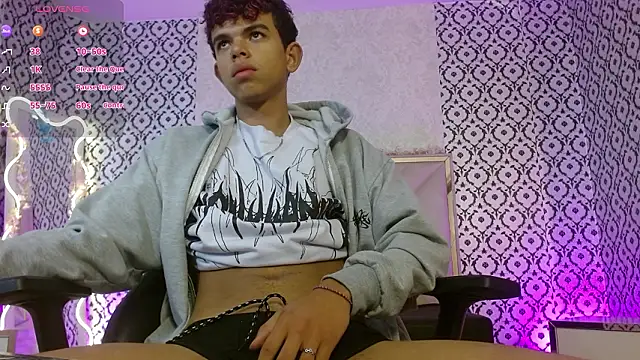 Snapshot of keahi_tay chatting on 02/25/26, 12:04 keahi tay online show from 02/25/26, 12:04