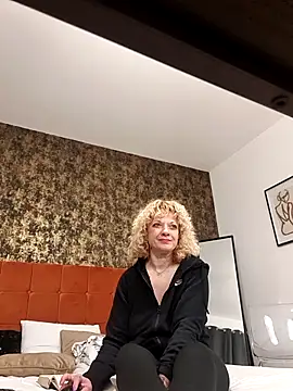 Snapshot of LaireeFelini chatting on 02/17/26, 08:26 LaireeFelini online show from 02/17/26, 08:26