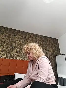 Snapshot of LaireeFelini chatting on 03/02/26, 07:21 LaireeFelini online show from 03/02/26, 07:21