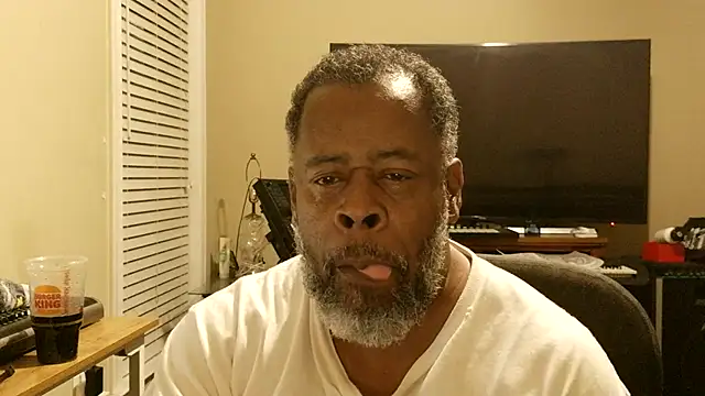 Snapshot of Cleozevo1961 chatting on 07/19/26, 03:21 Cleozevo1961 online show from 07/19/26, 03:21
