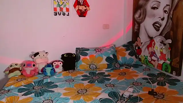 Snapshot of chloe_roxy chatting on 04/09/26, 04:12 chloe roxy online show from 04/09/26, 04:12