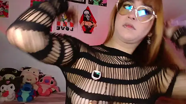 Snapshot of chloe_roxy chatting on 04/21/26, 03:46 chloe roxy online show from 04/21/26, 03:46