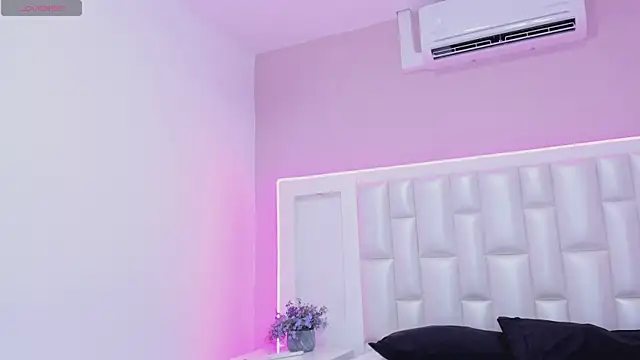 Liia Collins online show from 04/11/26, 05:17