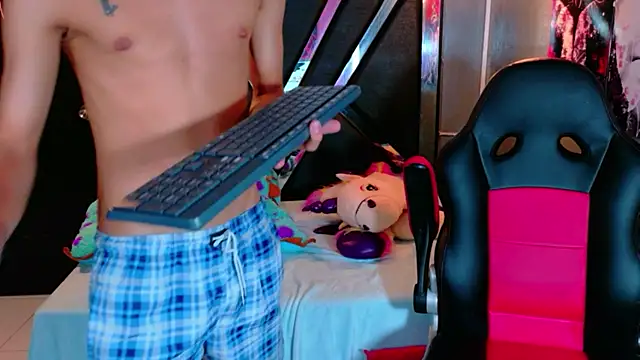 Snapshot of EstevenBrown1 chatting on 02/18/26, 01:18 EstevenBrown1 online show from 02/18/26, 01:18