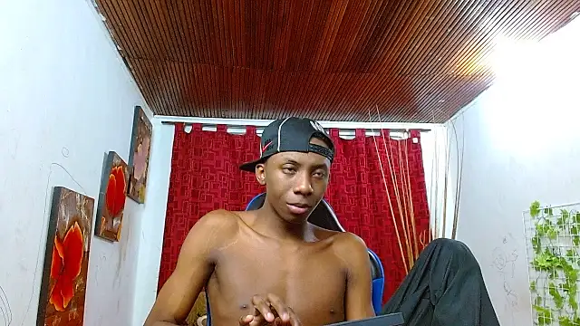Snapshot of milo018 chatting on 07/02/26, 06:25 milo018 online show from 07/02/26, 06:25