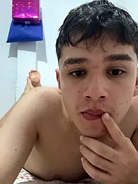 Snapshot of Andytow chatting on 04/22/26, 02:25 Andytow online show from 04/22/26, 02:25