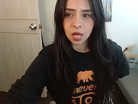 Snapshot of Pauliha chatting on 02/25/26, 05:00 Pauliha online show from 02/25/26, 05:00