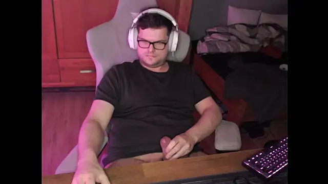 Whyteshadow4235 online show from 02/18/26, 07:43