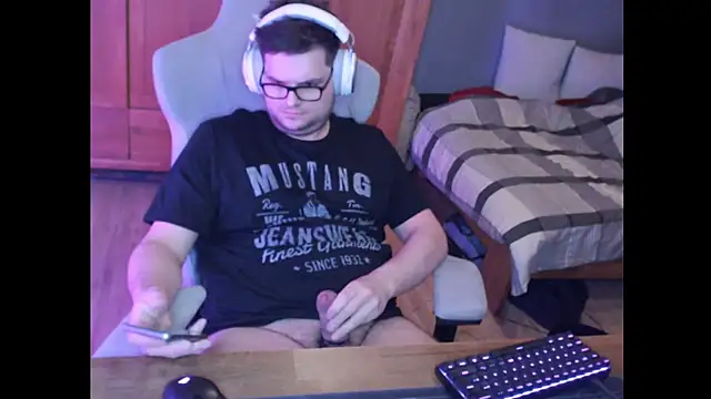 Whyteshadow4235 online show from 02/19/26, 08:38