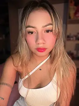 Dulce Sofi  online show from 05/05/26, 12:18