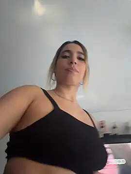 Snapshot of Sophiexx_ chatting on 03/07/26, 08:39 Sophiexx online show from 03/07/26, 08:39