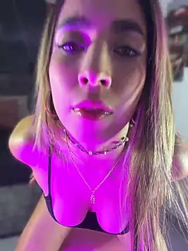 Snapshot of Sophiexx_ chatting on 04/08/26, 01:44 Sophiexx online show from 04/08/26, 01:44