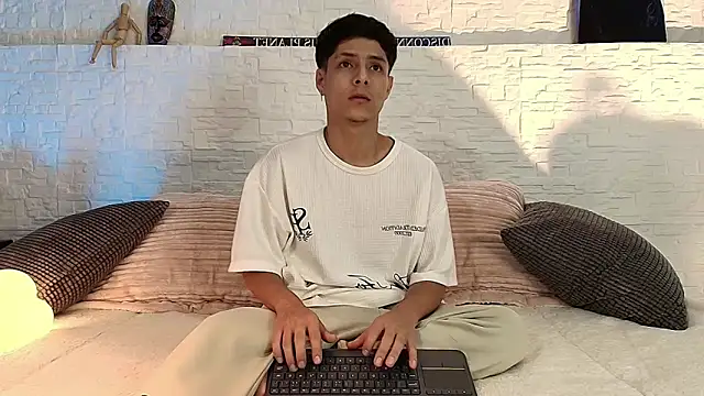 Snapshot of Eliassalvatore_ chatting on 04/23/26, 03:36 Eliassalvatore online show from 04/23/26, 03:36