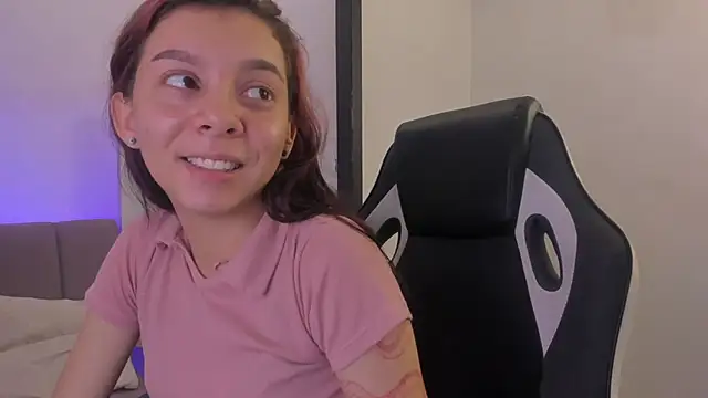 Snapshot of MelLove_ chatting on 02/18/26, 09:00 MelLove online show from 02/18/26, 09:00