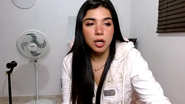 MiaDiamontLatin online show from 03/19/26, 05:55