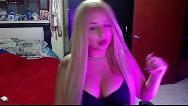 Snapshot of Cammile__Iryna chatting on 06/22/26, 02:35 Cammile Iryna online show from 06/22/26, 02:35