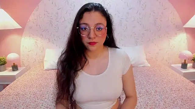 Snapshot of Angelie_Rosebrm chatting on 03/07/26, 02:08 Angelie Rosebrm online show from 03/07/26, 02:08