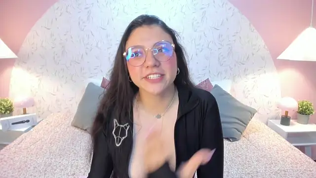 Snapshot of Angelie_Rosebrm chatting on 04/08/26, 03:17 Angelie Rosebrm online show from 04/08/26, 03:17