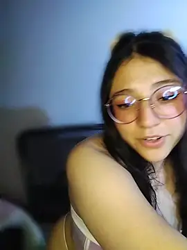 Snapshot of Angelie_Rosebrm chatting on 04/24/26, 02:36 Angelie Rosebrm online show from 04/24/26, 02:36