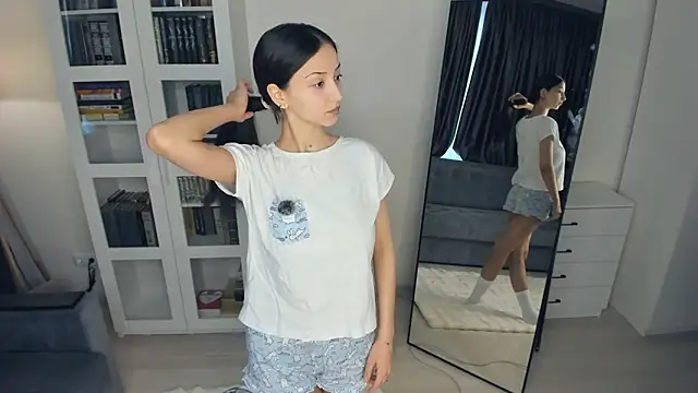 littleevilon online show from 02/20/26, 08:16