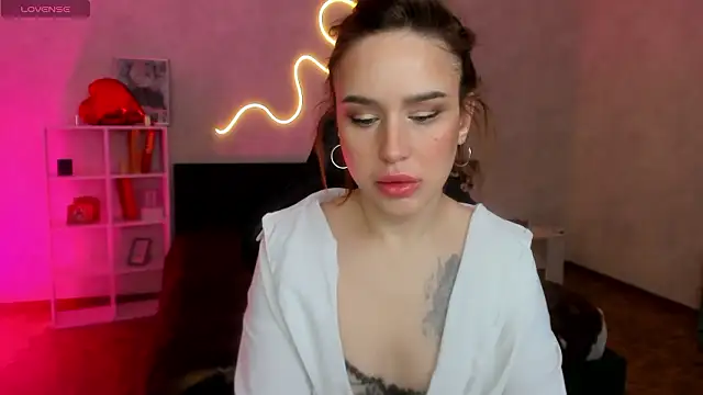 Snapshot of tina_xx_tina chatting on 02/20/26, 01:57 tina xx tina online show from 02/20/26, 01:57