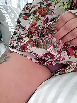 Emma12117 online show from 04/05/26, 10:23