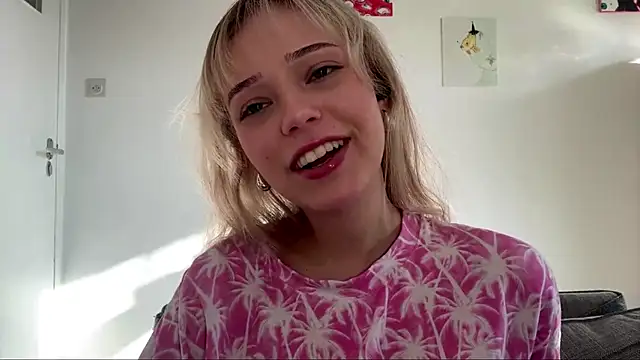 Snapshot of SourMidday chatting on 03/19/26, 03:38 SourMidday online show from 03/19/26, 03:38