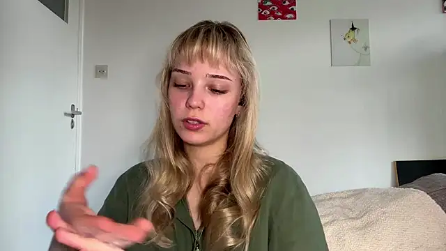 Snapshot of SourMidday chatting on 04/01/26, 03:42 SourMidday online show from 04/01/26, 03:42