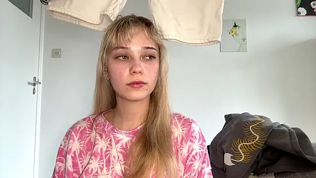 Snapshot of SourMidday chatting on 04/02/26, 03:42 SourMidday online show from 04/02/26, 03:42