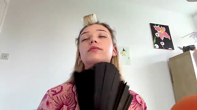 Snapshot of SourMidday chatting on 04/03/26, 07:06 SourMidday online show from 04/03/26, 07:06