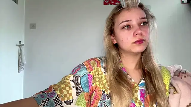 Snapshot of SourMidday chatting on 04/10/26, 07:02 SourMidday online show from 04/10/26, 07:02