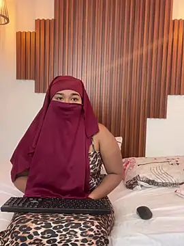 Snapshot of Desert_queens chatting on 03/03/26, 02:34 Desert queens online show from 03/03/26, 02:34