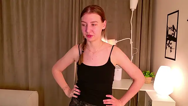 Snapshot of PinkClou9 chatting on 04/05/26, 10:07 PinkClou9 online show from 04/05/26, 10:07