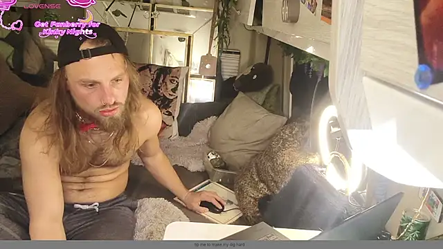 Snapshot of Juli_Corn chatting on 04/16/26, 12:55 Juli Corn online show from 04/16/26, 12:55