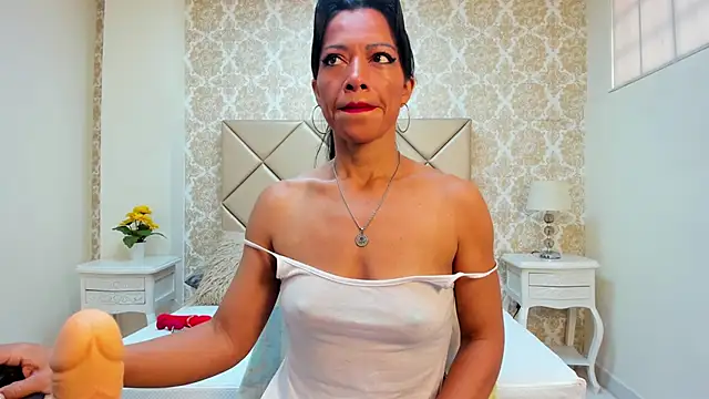 Snapshot of FernandaAvilax chatting on 06/14/26, 05:04 FernandaAvilax online show from 06/14/26, 05:04
