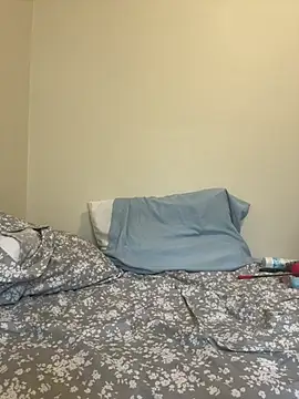 Snapshot of h_oney4411 chatting on 03/05/26, 06:04 h oney4411 online show from 03/05/26, 06:04