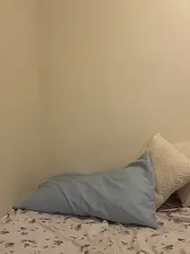 Snapshot of h_oney4411 chatting on 03/18/26, 04:32 h oney4411 online show from 03/18/26, 04:32