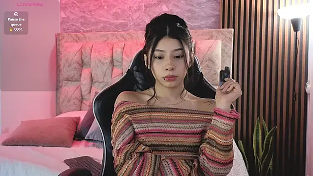Snapshot of chloe_bluee_ chatting on 05/11/26, 11:05 chloe bluee online show from 05/11/26, 11:05