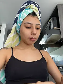 Snapshot of chloe_bluee_ chatting on 07/06/26, 03:03 chloe bluee online show from 07/06/26, 03:03