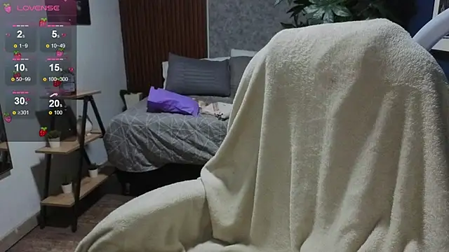 SophyAdams online show from 04/15/26, 08:53