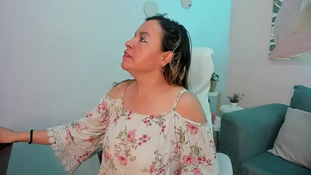 Ivonne 4 online show from 04/01/26, 12:28