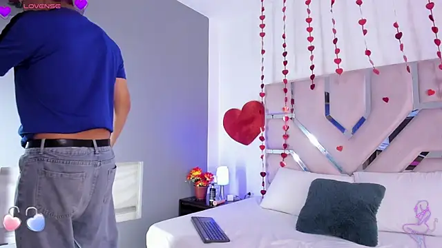 Snapshot of Angel_Lux chatting on 02/27/26, 08:09 Angel Lux online show from 02/27/26, 08:09