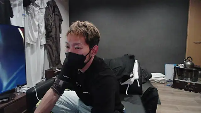 Snapshot of ryuaaaaa chatting on 04/15/26, 02:13 ryuaaaaa online show from 04/15/26, 02:13