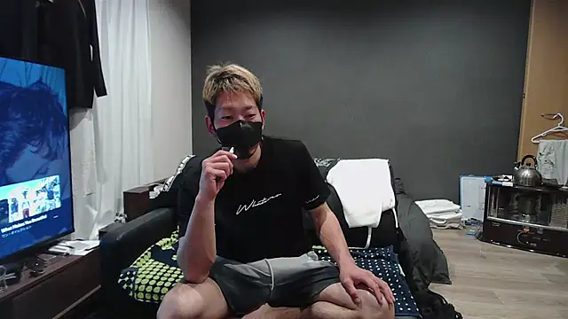 Snapshot of ryuaaaaa chatting on 04/18/26, 01:04 ryuaaaaa online show from 04/18/26, 01:04