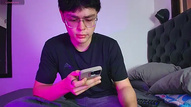 Snapshot of Jean_Martiiinez chatting on 03/18/26, 10:02 Jean Martiiinez online show from 03/18/26, 10:02