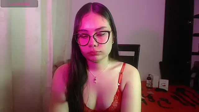 Snapshot of _Moon_rose chatting on 04/18/26, 07:29 Moon rose online show from 04/18/26, 07:29