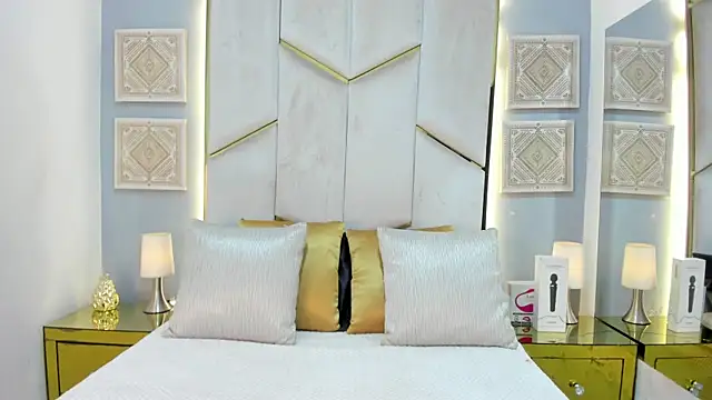 KarinaaCoxx online show from 04/15/26, 12:56