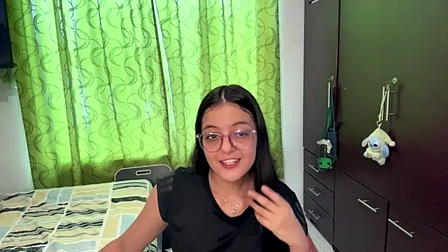 AnneliesePedaci online show from 05/13/26, 07:33