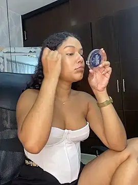 Snapshot of Miaafoxx__ chatting on 03/14/26, 07:41 Miaafoxx online show from 03/14/26, 07:41